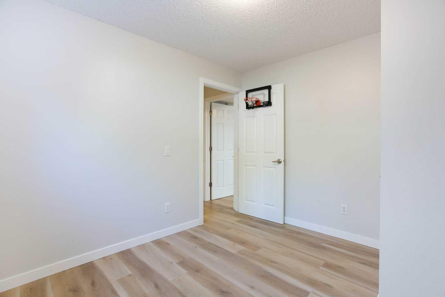 2363 Baywater Crescent SW