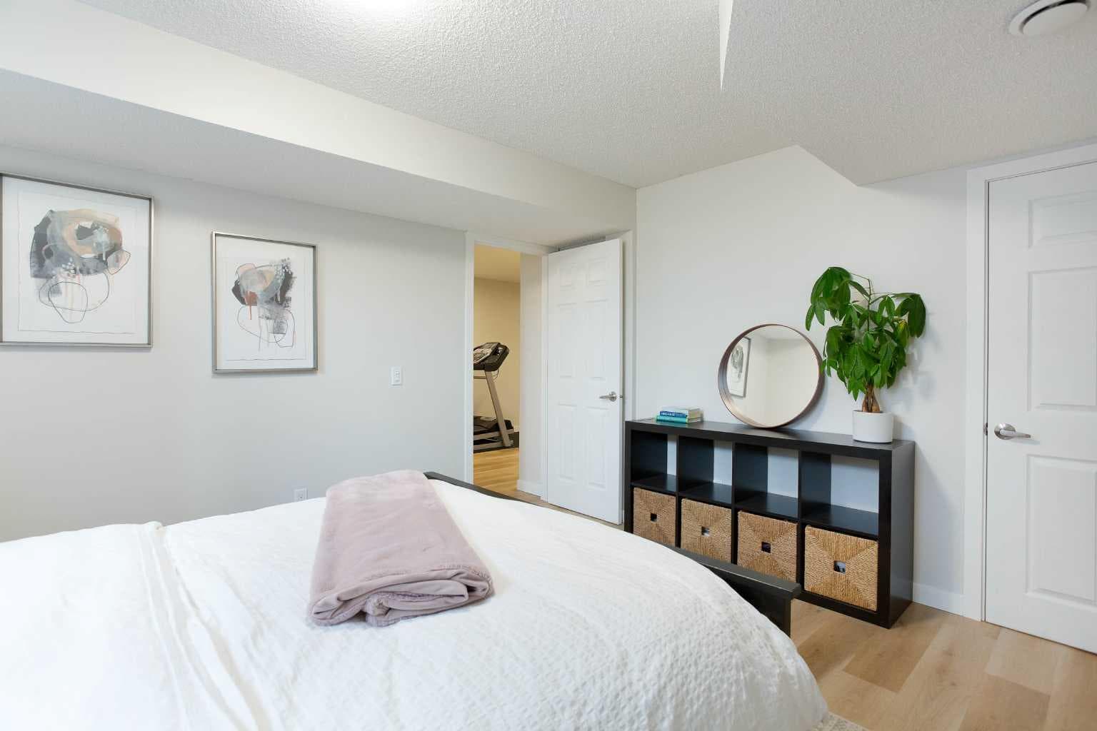 2363 Baywater Crescent SW