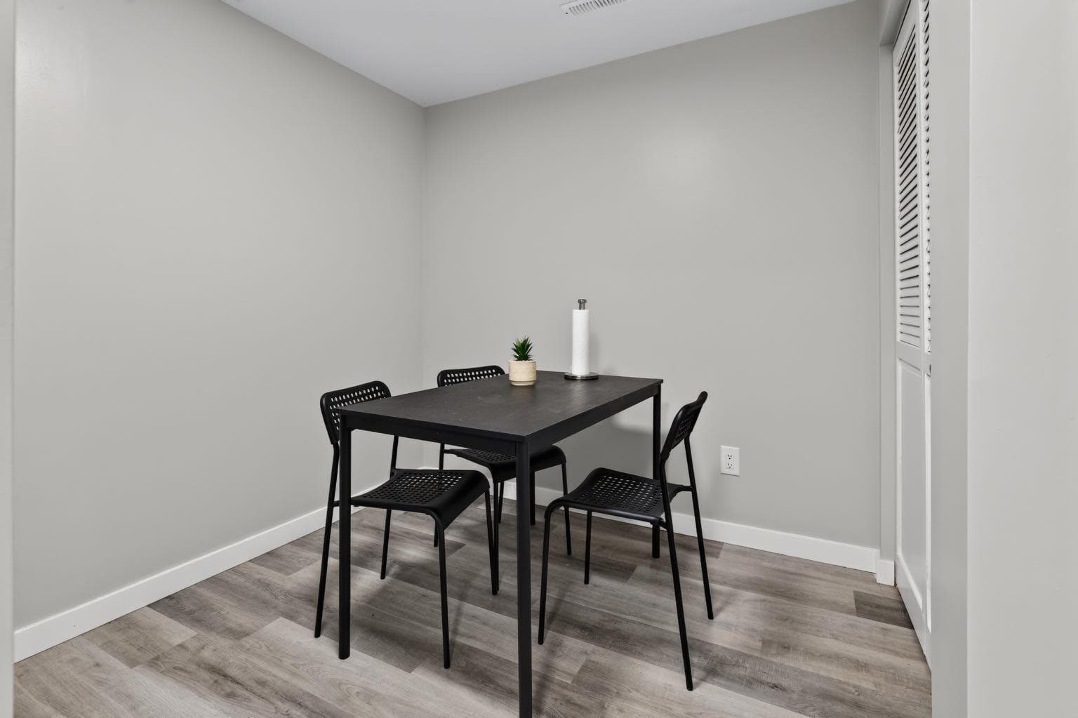 319 Rundlelawn Road NE