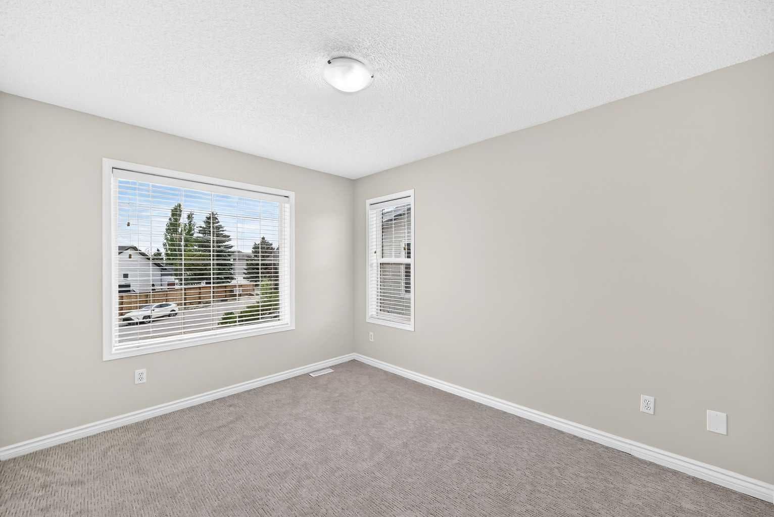 247 Covington Close NE