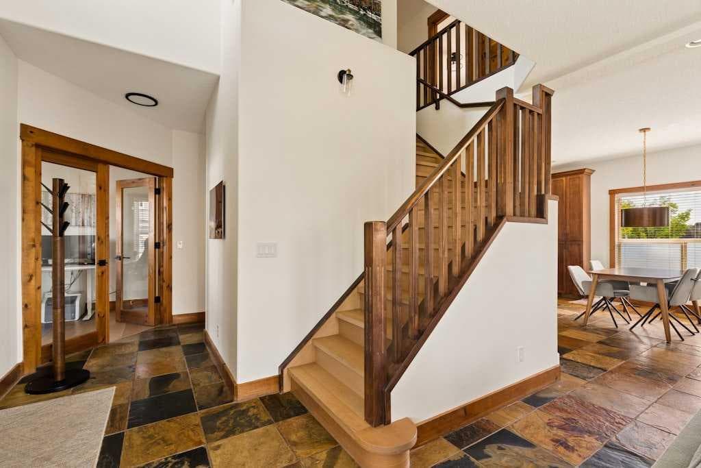 115 Rockmont Court NW