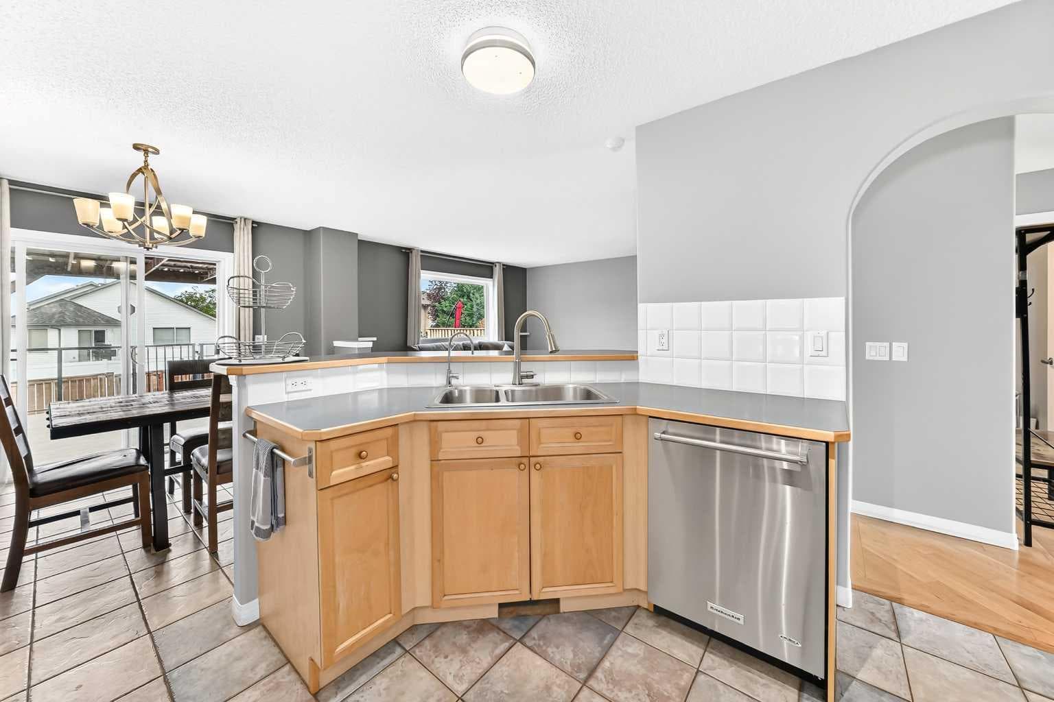 23 Thornbird Way SE