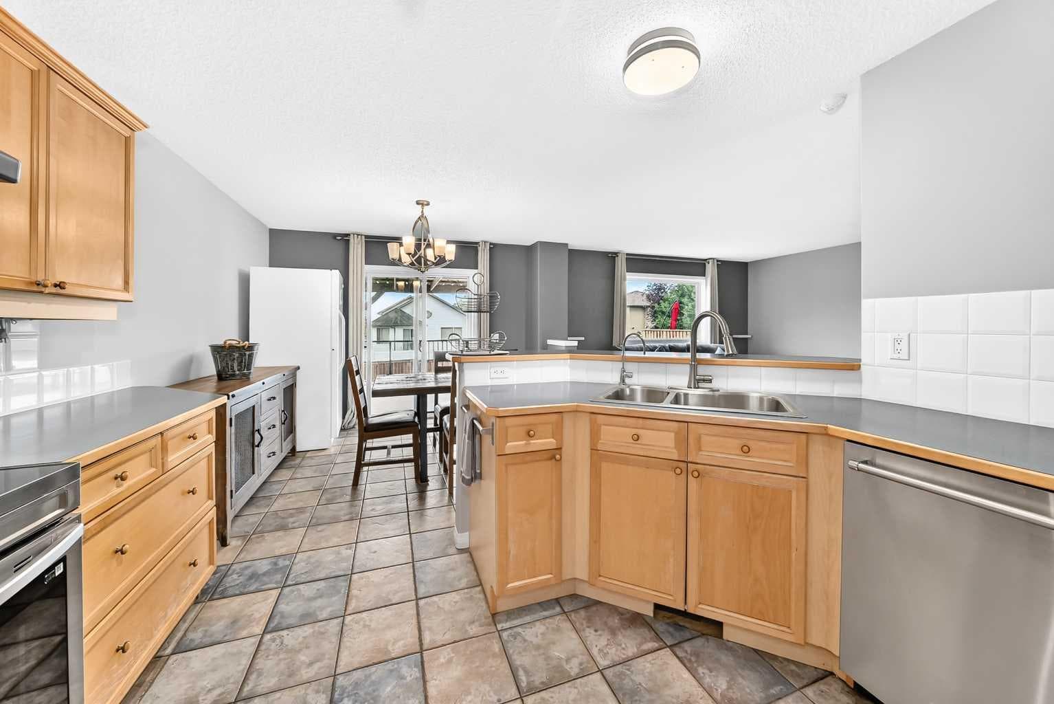 23 Thornbird Way SE