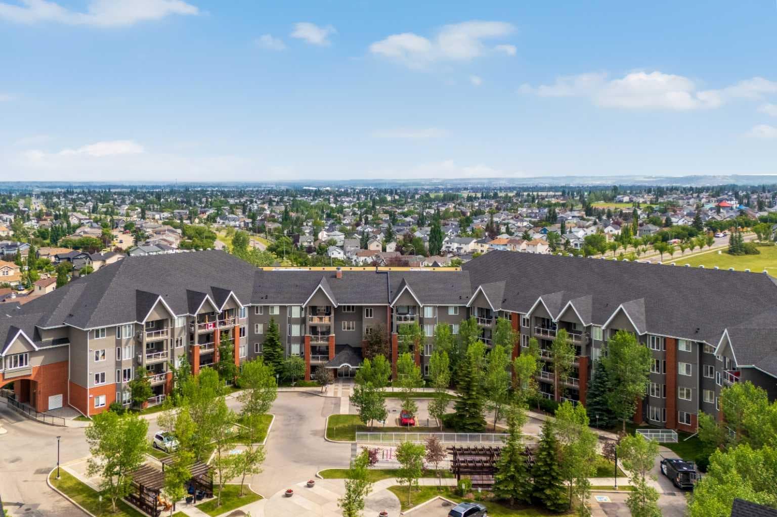 225, 15 Everstone Drive SW