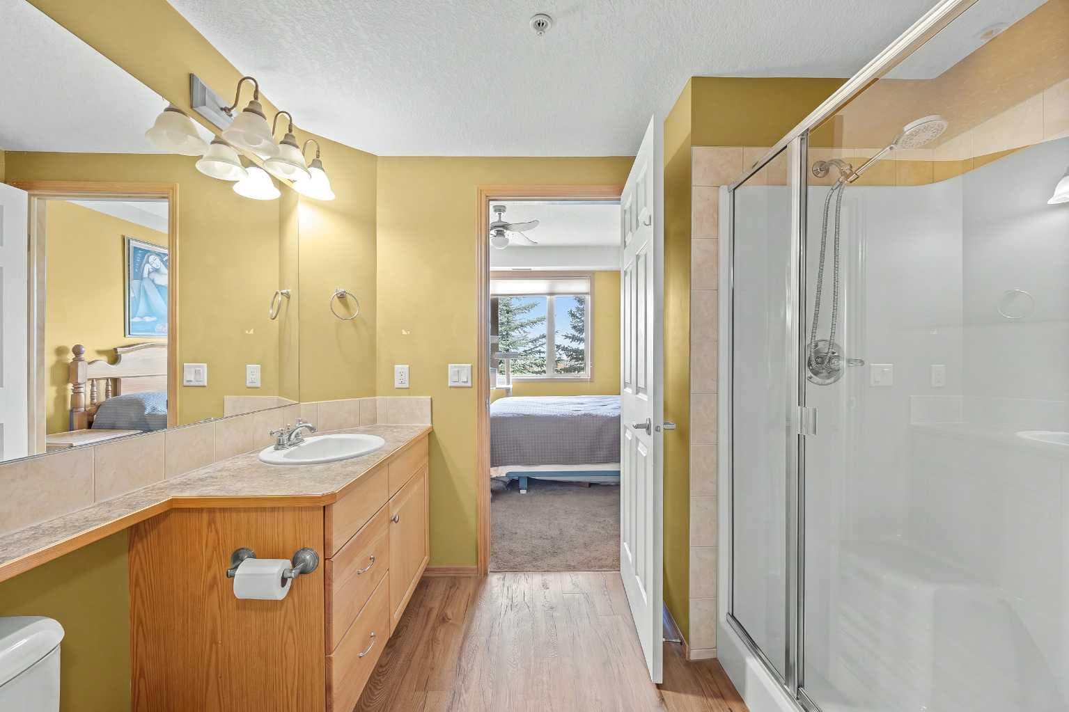 225, 15 Everstone Drive SW