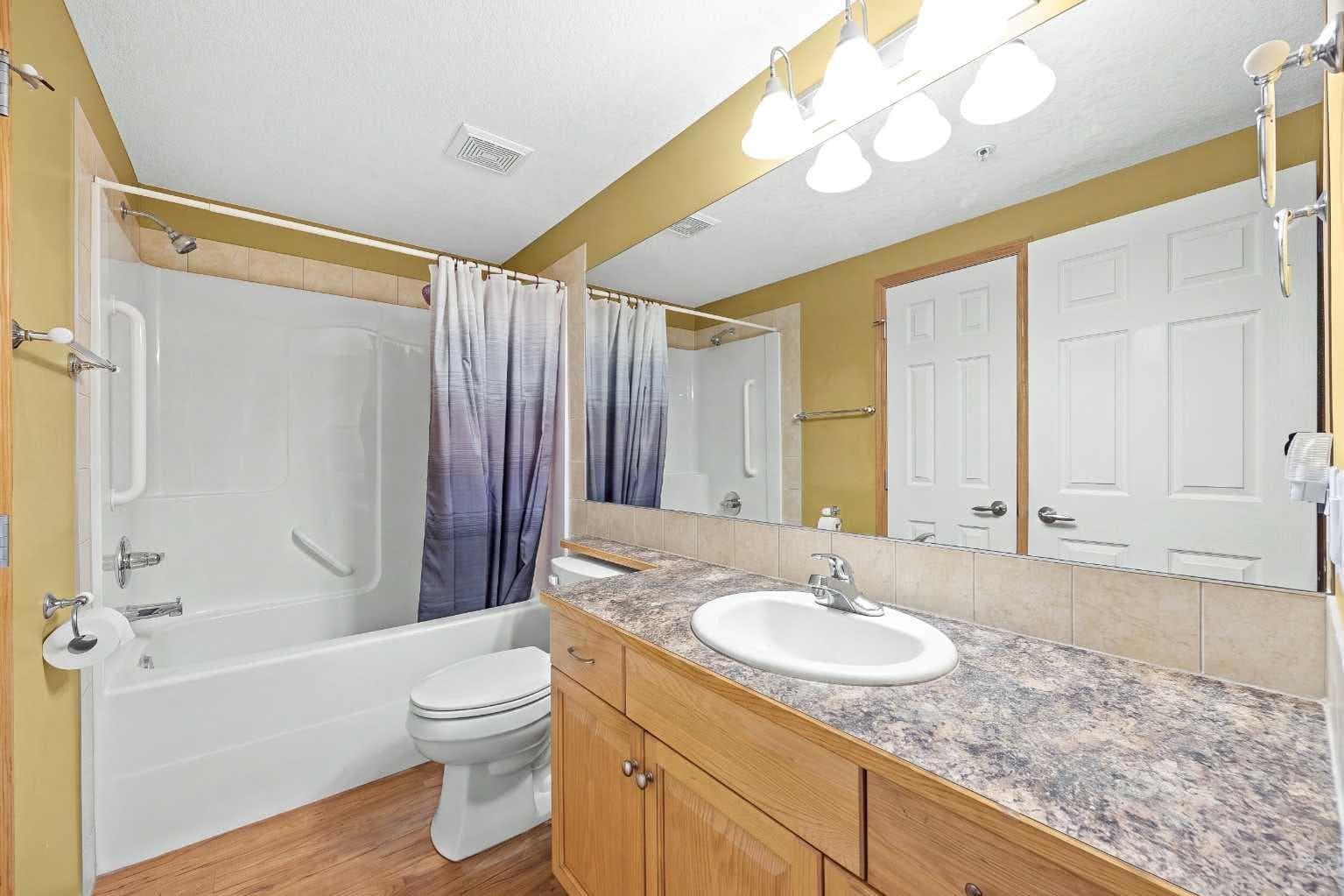 225, 15 Everstone Drive SW
