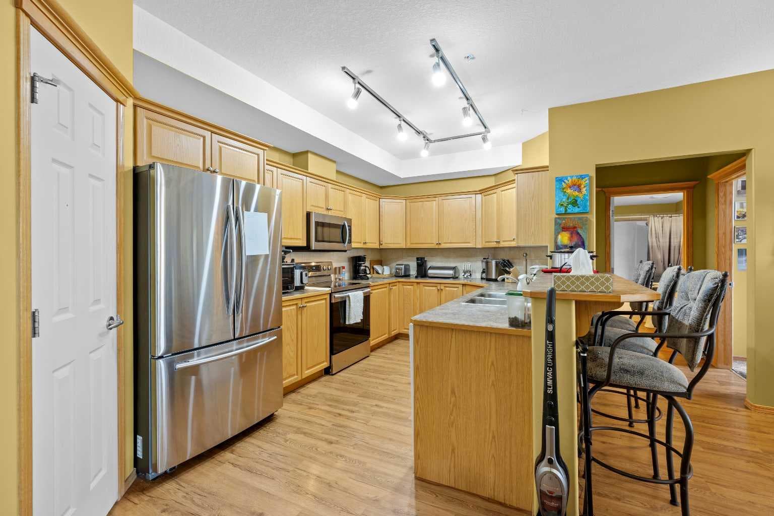 225, 15 Everstone Drive SW