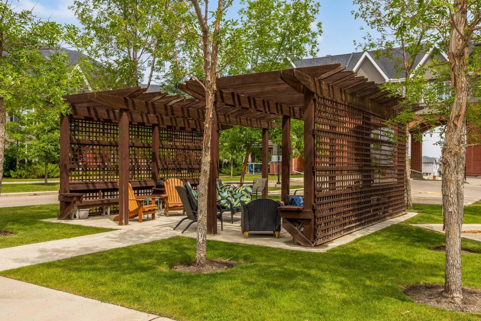 225, 15 Everstone Drive SW