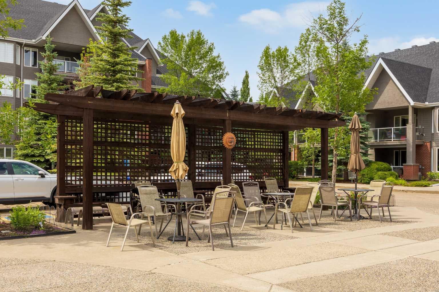 225, 15 Everstone Drive SW