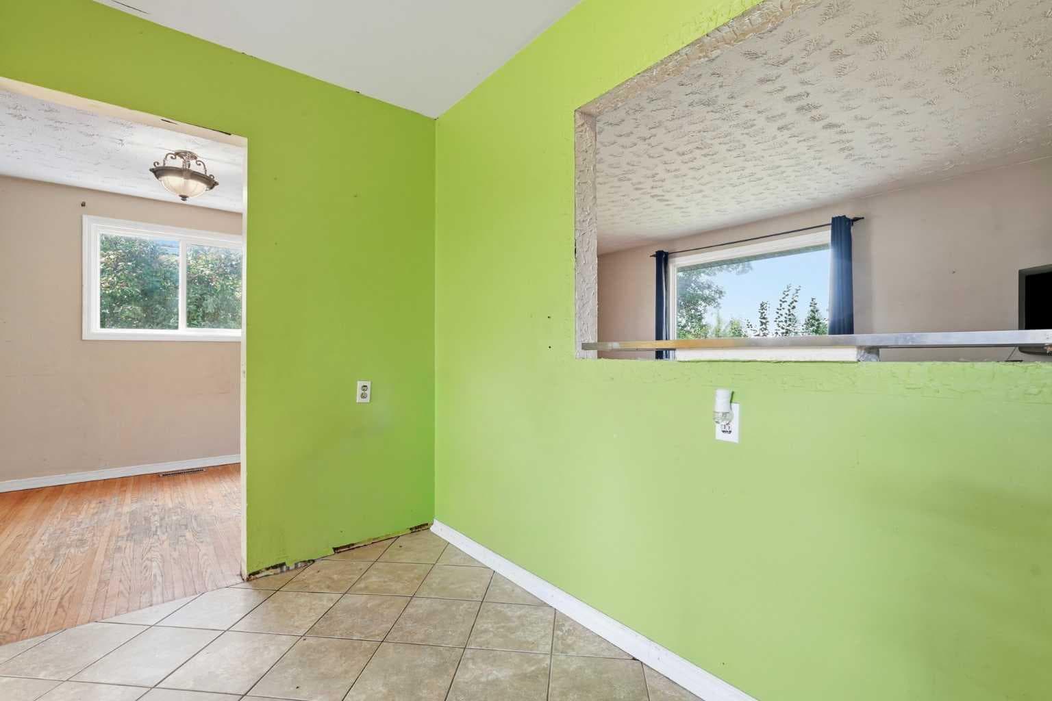9032 Fairmount Drive SE