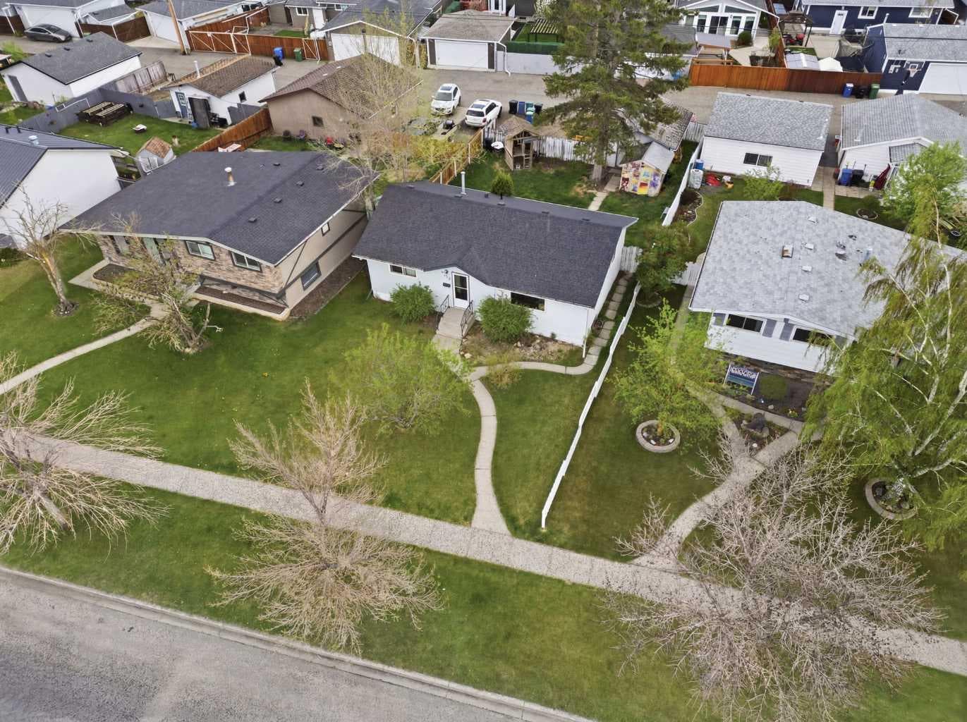 9032 Fairmount Drive SE
