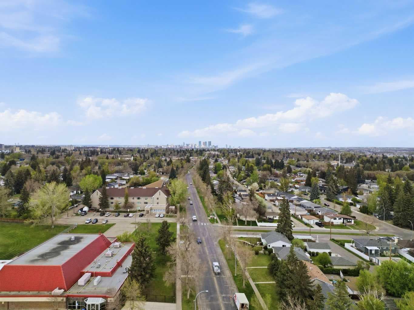 9032 Fairmount Drive SE