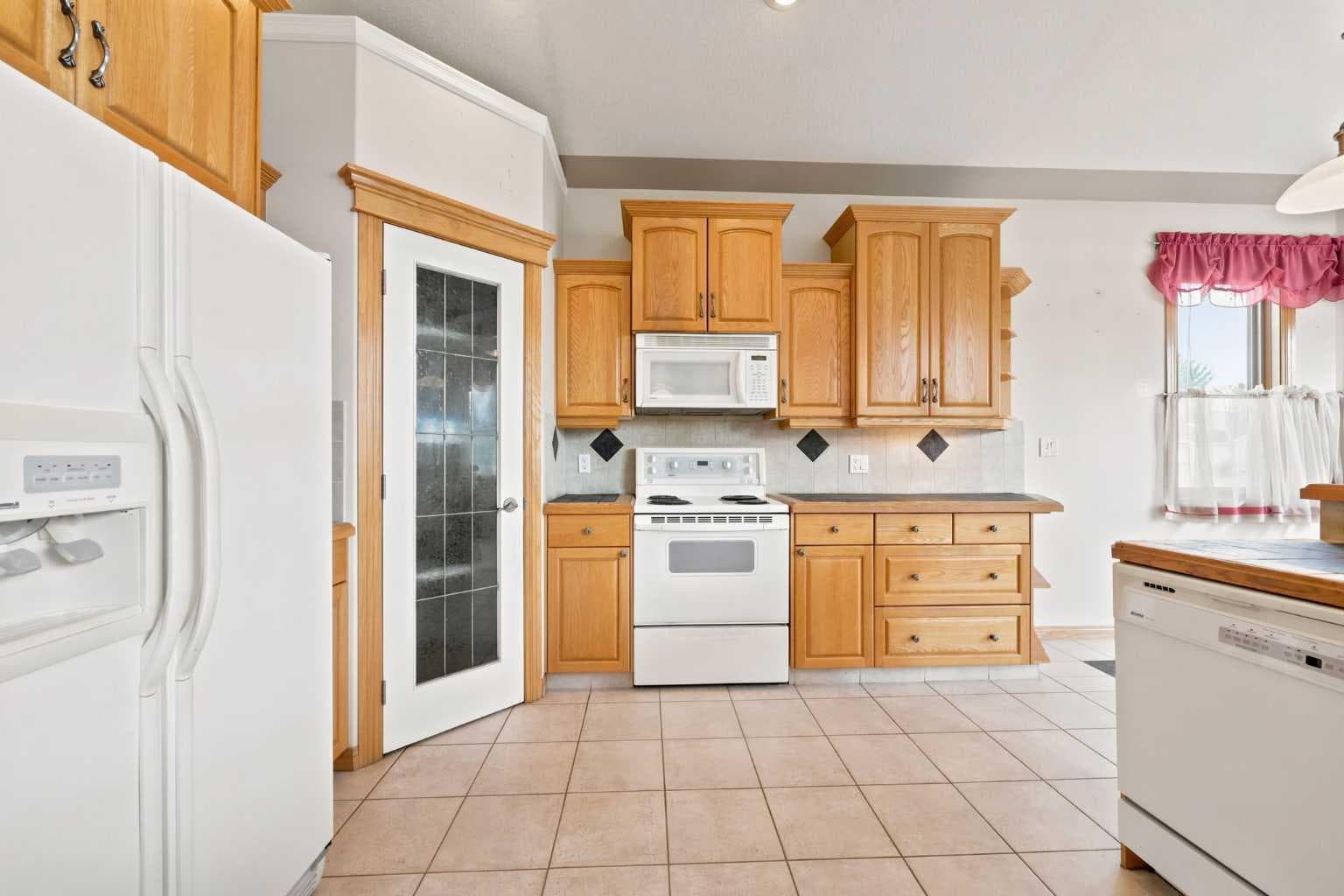 16 Arbour Estates View NW