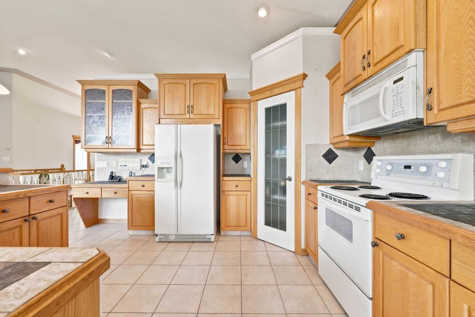 16 Arbour Estates View NW