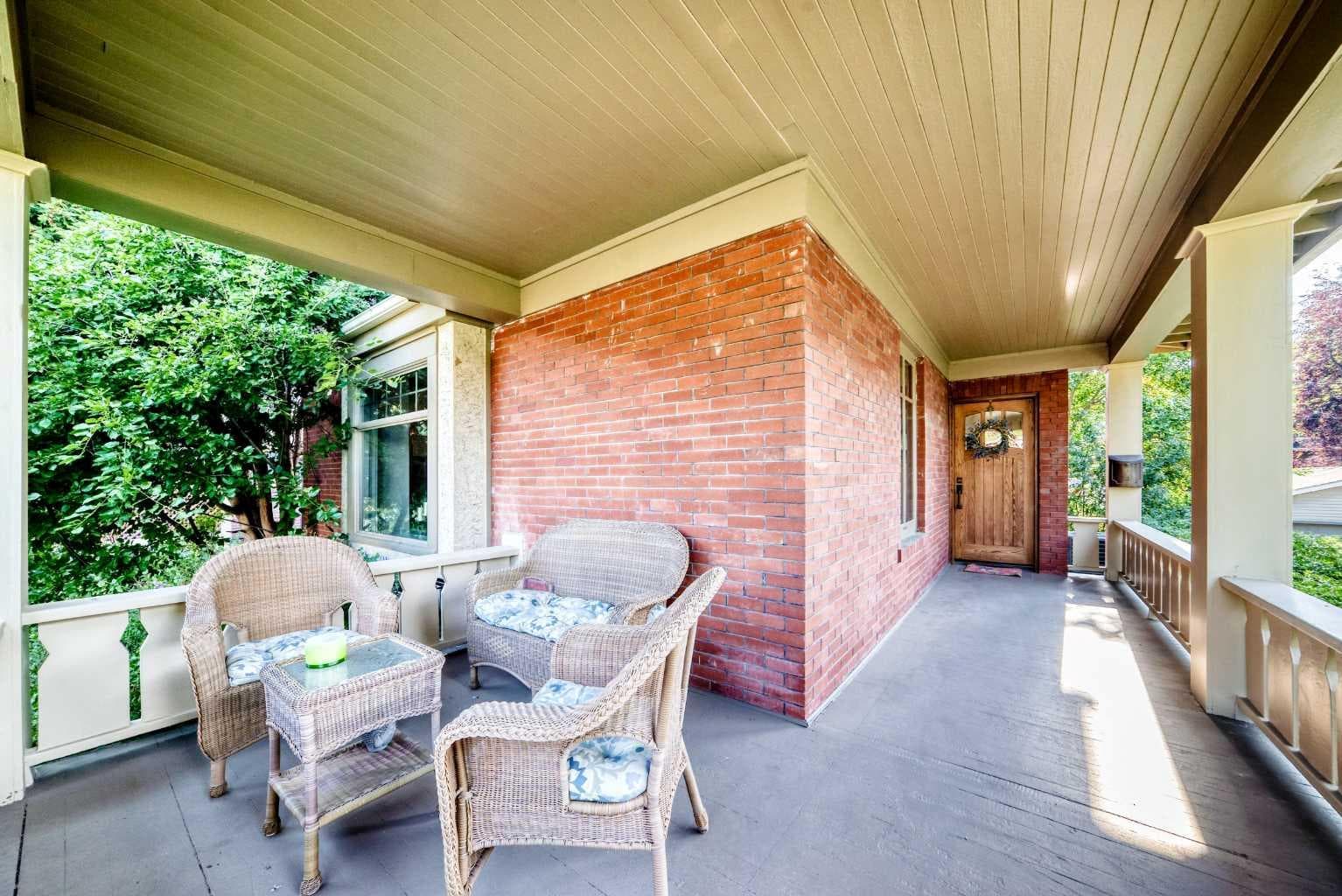 1925 10 Street SW