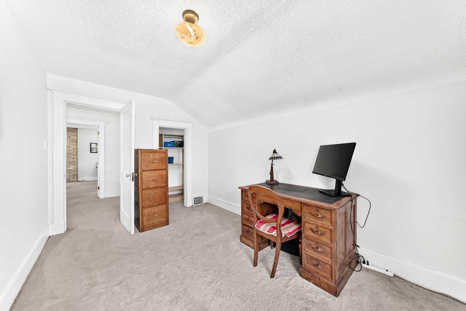 1925 10 Street SW