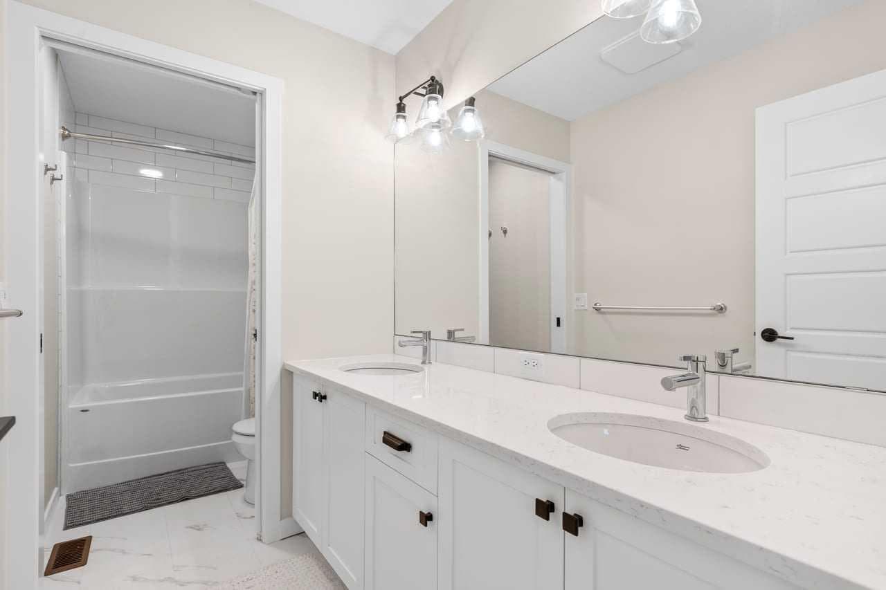 45 Savoy Landing SE
