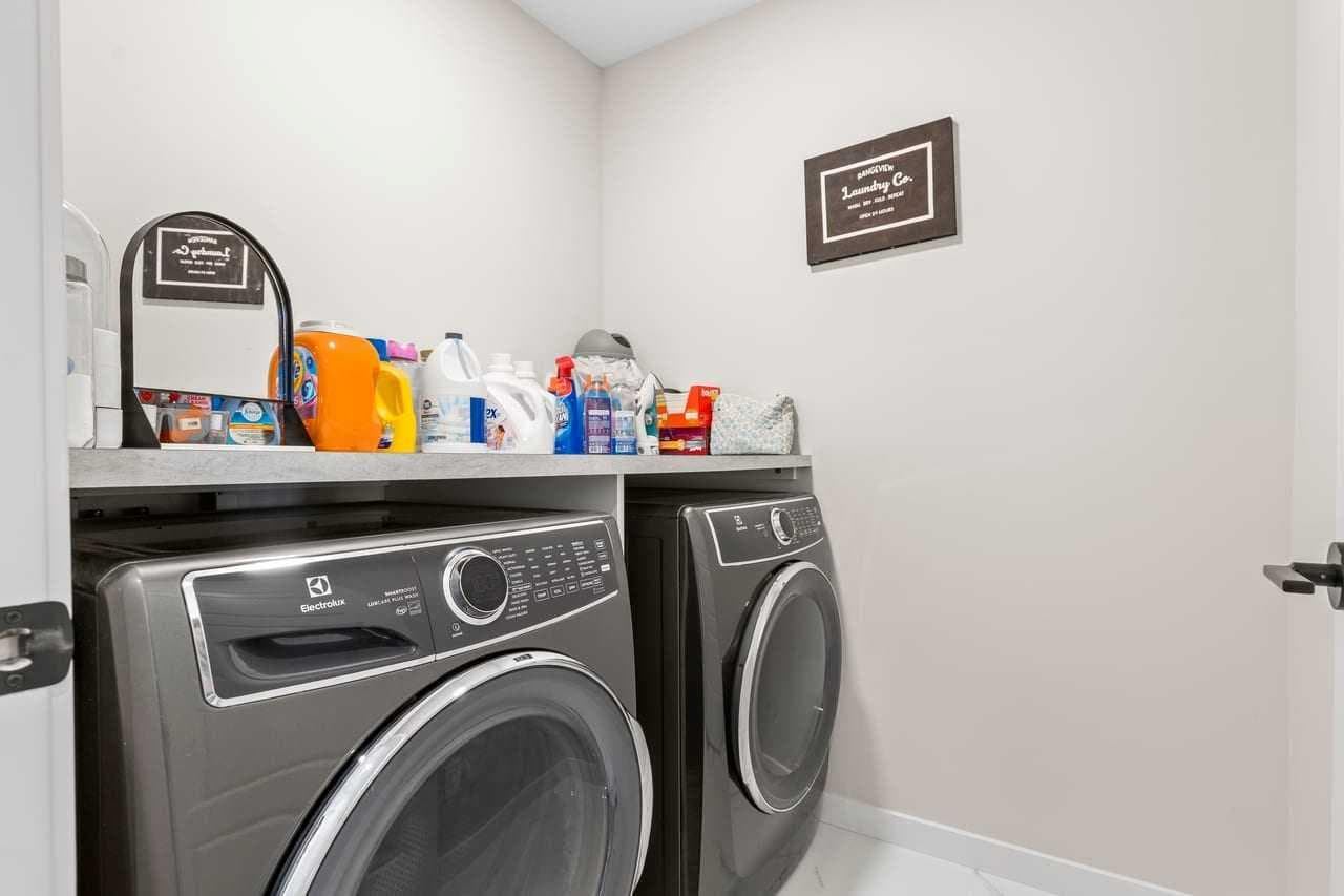 45 Savoy Landing SE