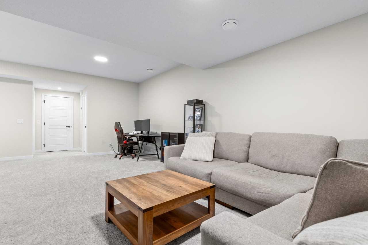 45 Savoy Landing SE