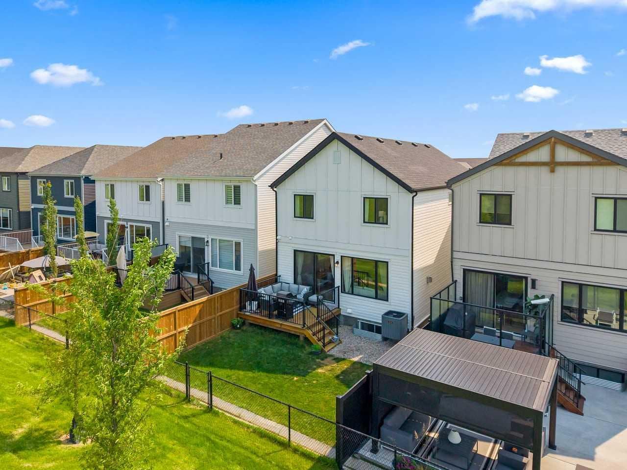 45 Savoy Landing SE