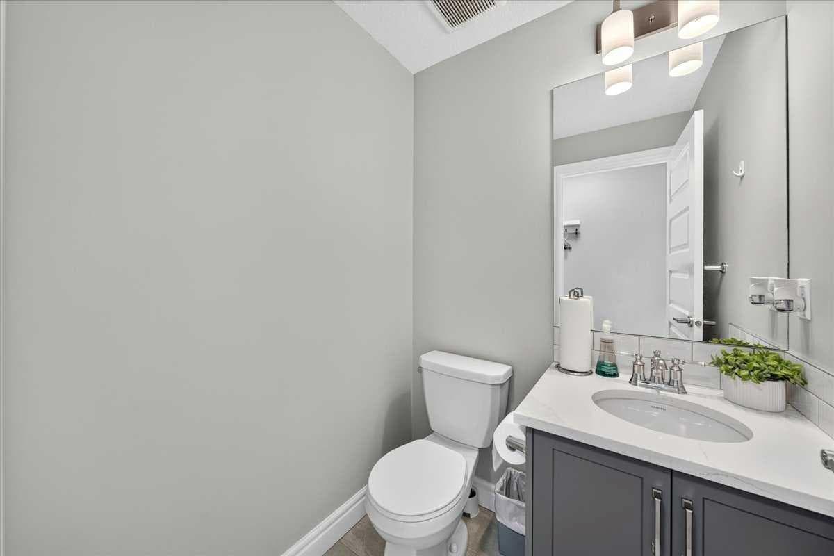 79, 230 Seton Passage SE
