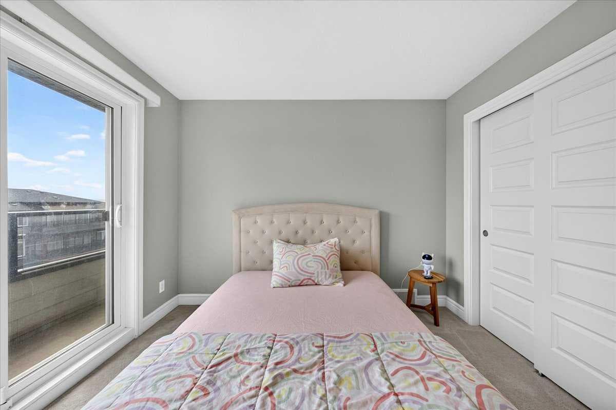 79, 230 Seton Passage SE