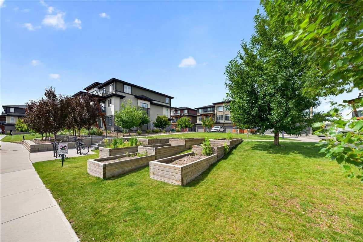 79, 230 Seton Passage SE