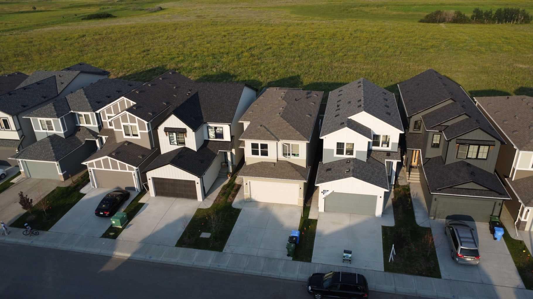 143 Belvedere Crescent SE