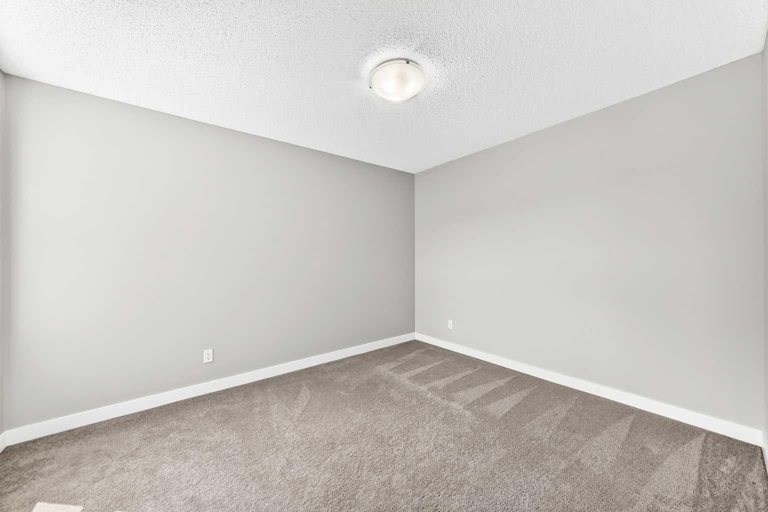 176 SAVANNA Lane NE