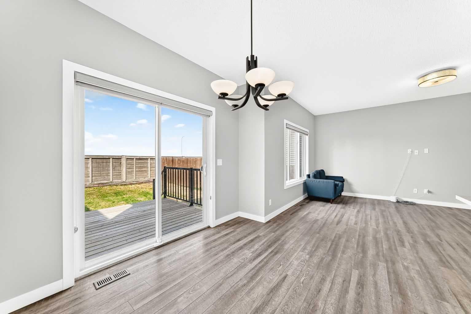 176 SAVANNA Lane NE