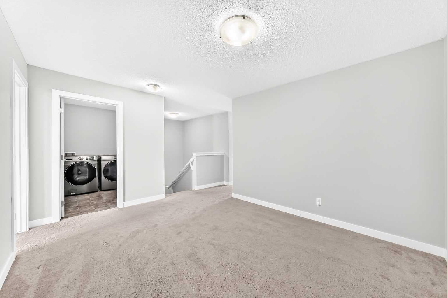 176 SAVANNA Lane NE