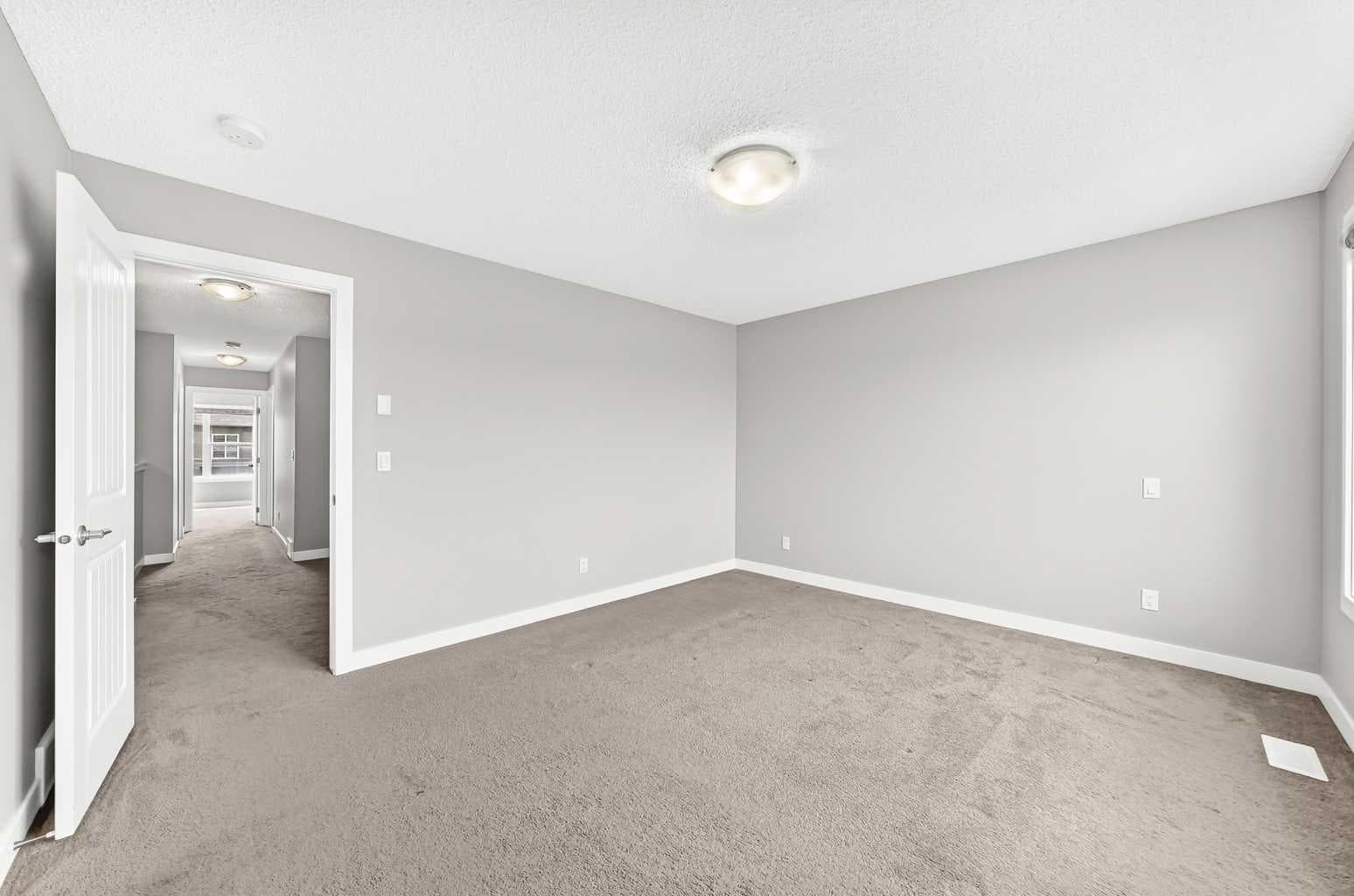 176 SAVANNA Lane NE