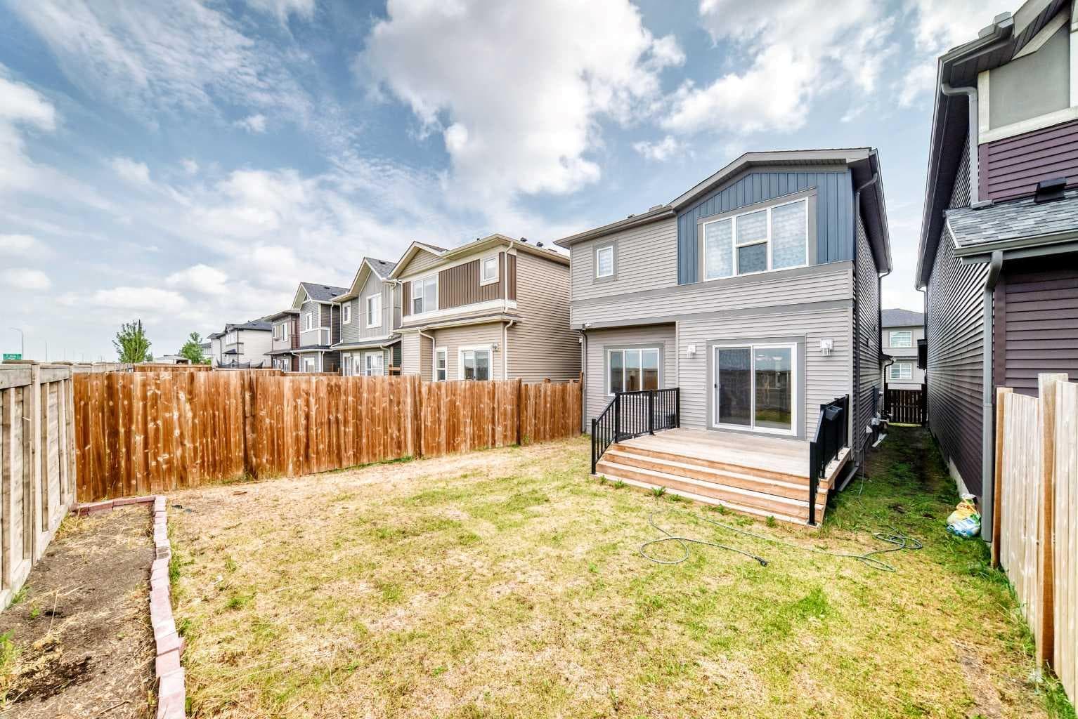 176 SAVANNA Lane NE