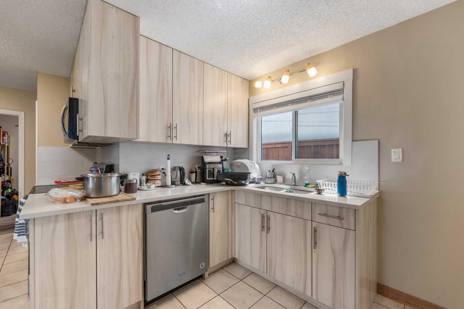 1407 28 Street SW
