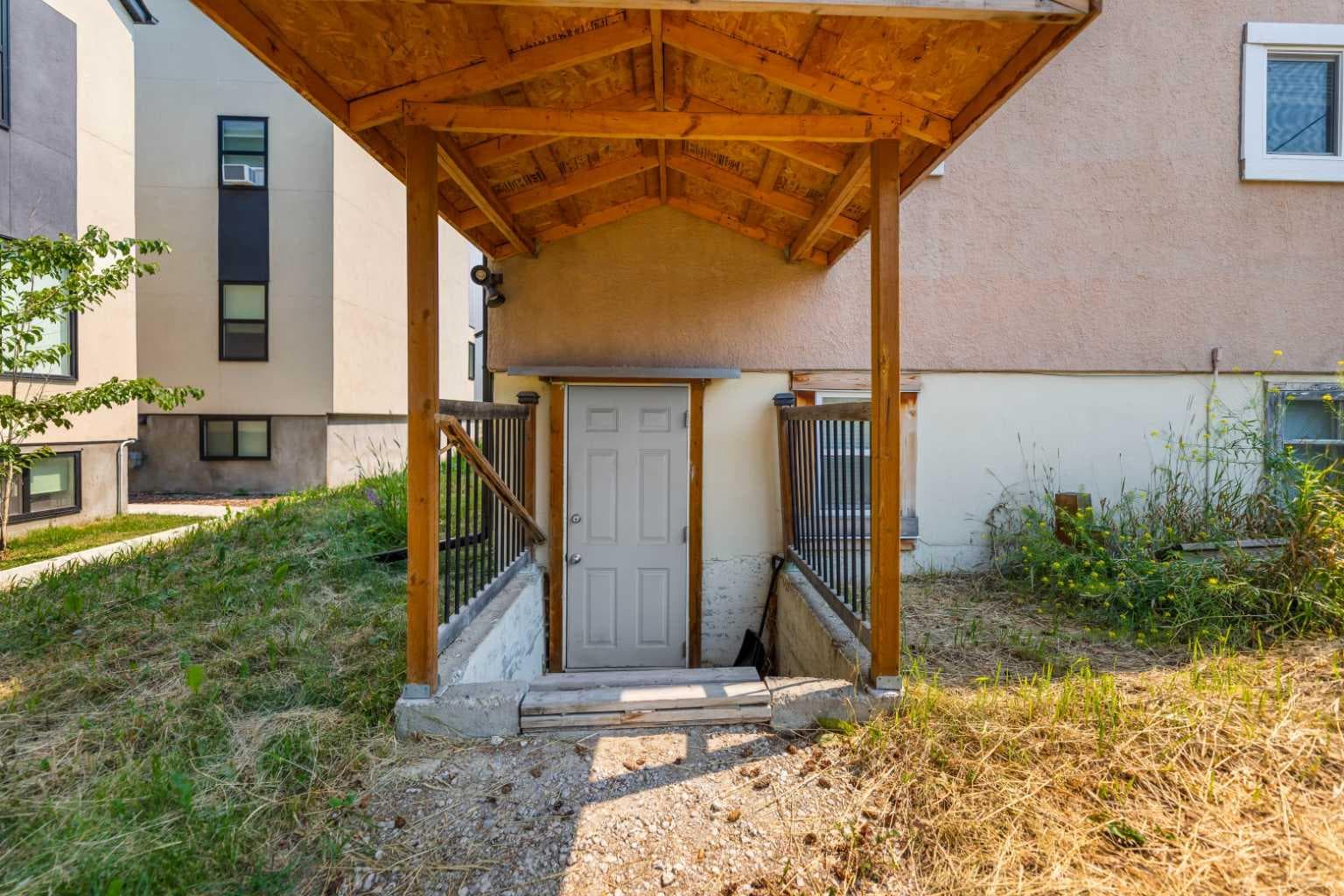 1407 28 Street SW