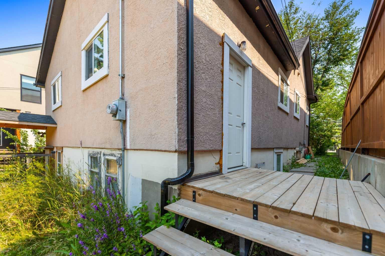 1407 28 Street SW