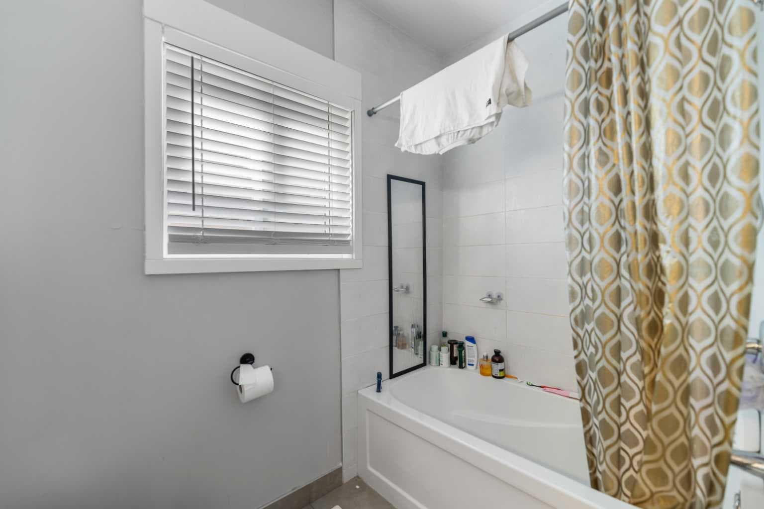 1407 28 Street SW