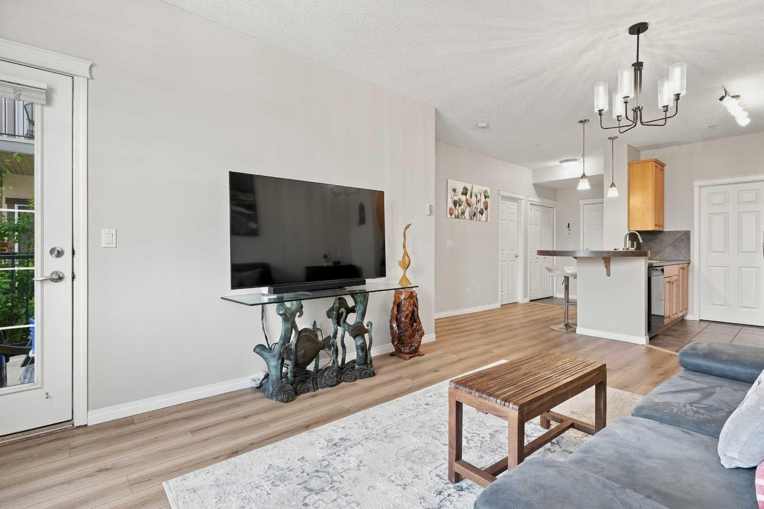 208, 25 Prestwick Drive SE