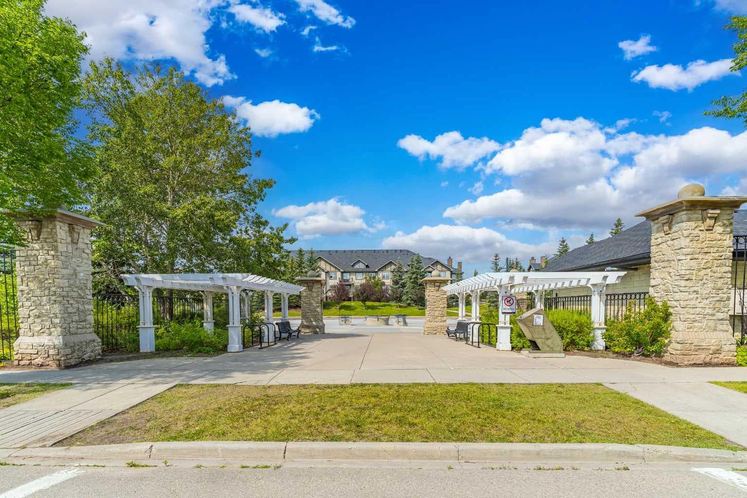 208, 25 Prestwick Drive SE