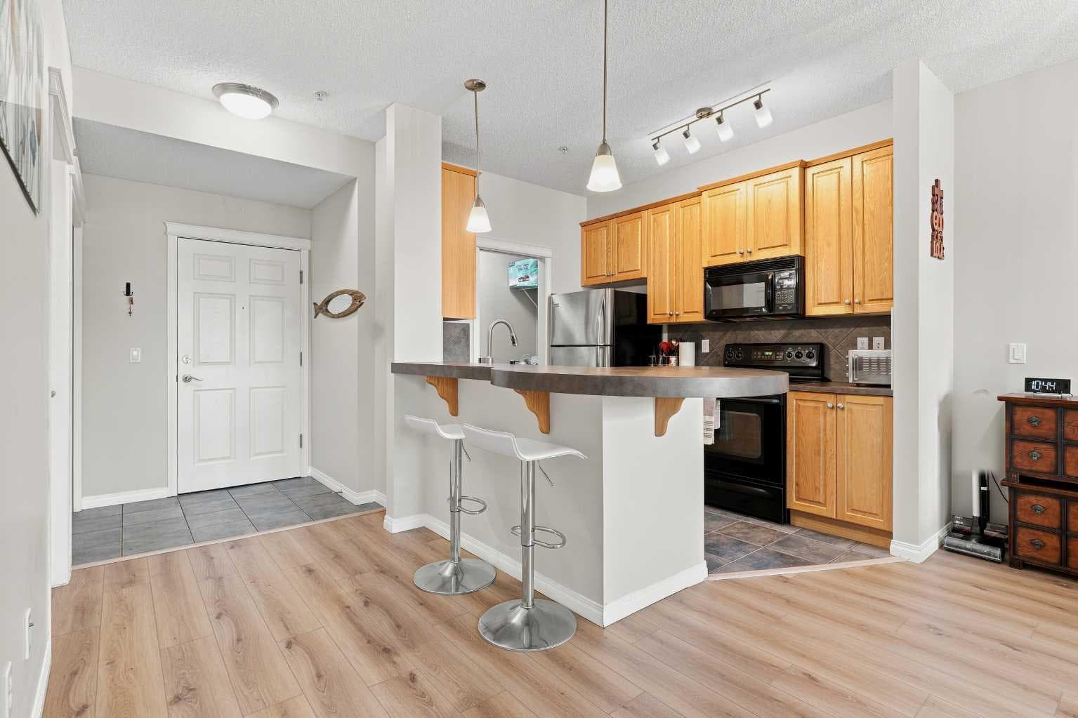 208, 25 Prestwick Drive SE