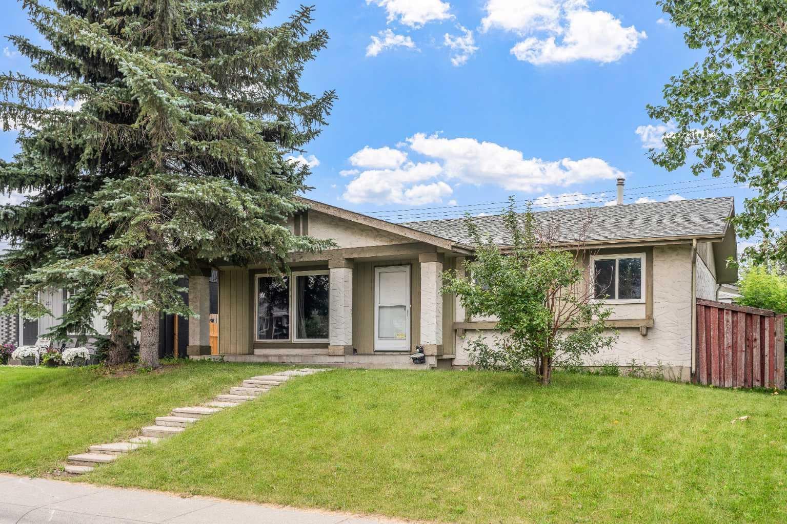 227 Manora Crescent NE