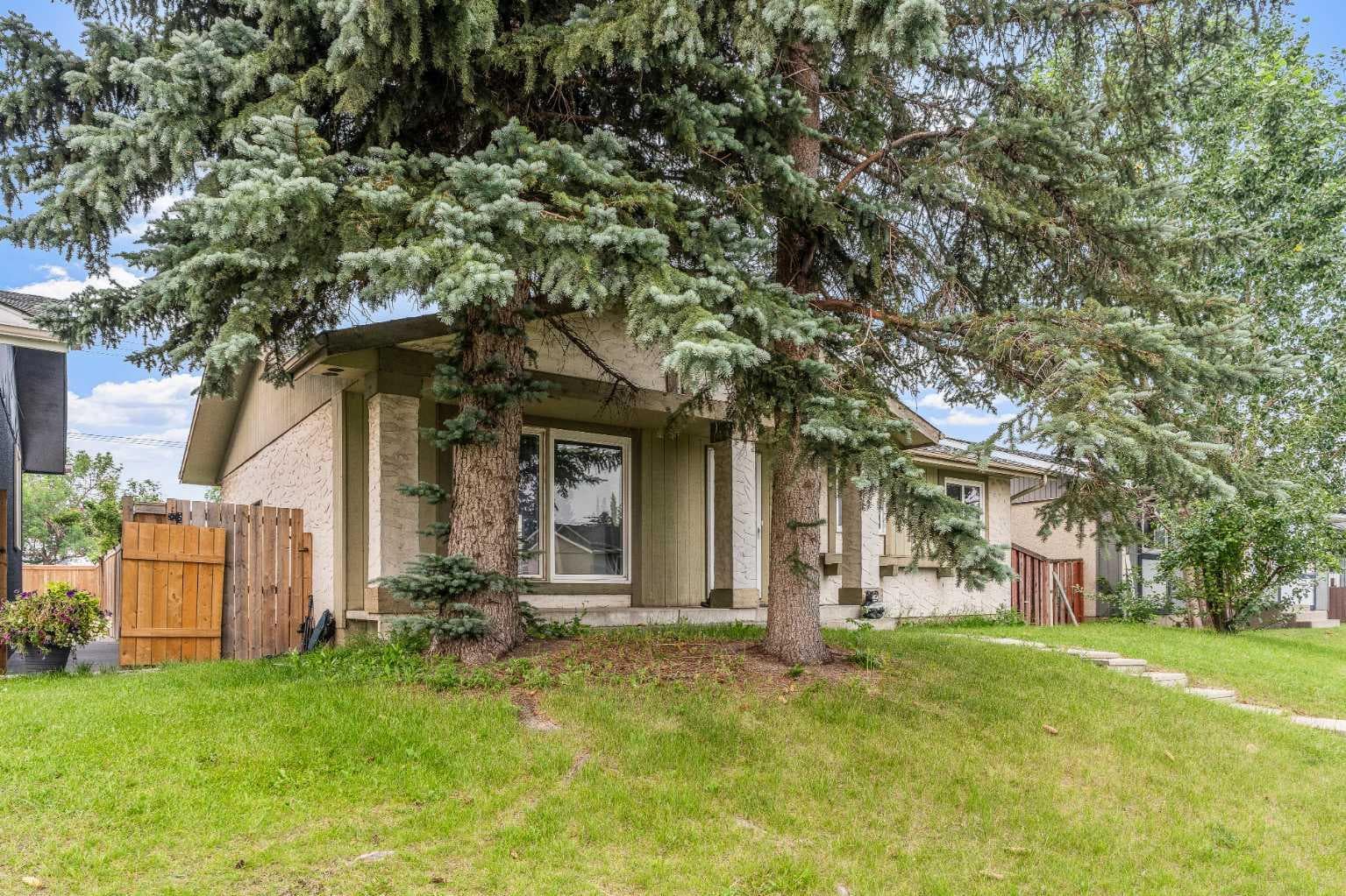 227 Manora Crescent NE
