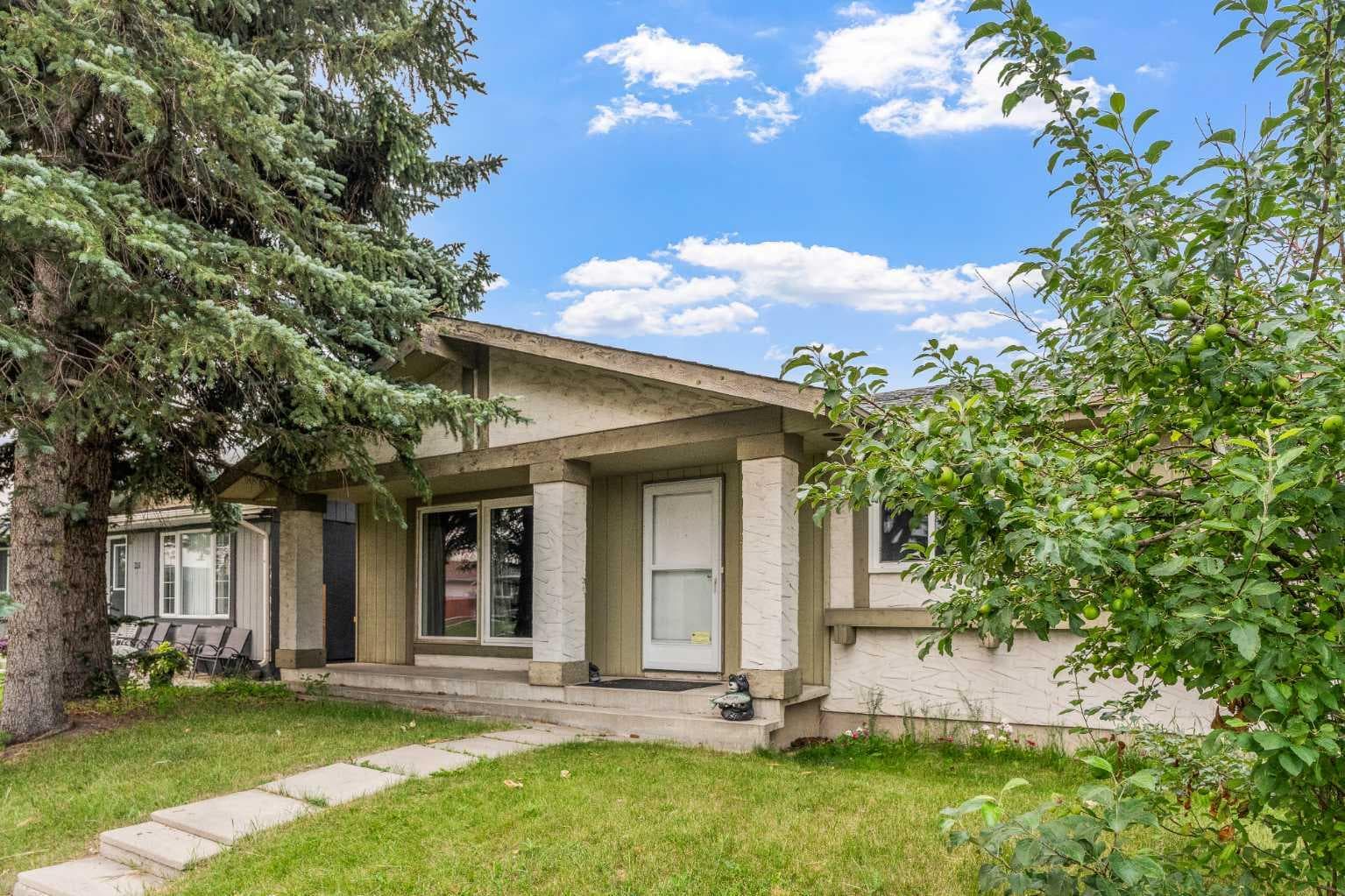 227 Manora Crescent NE