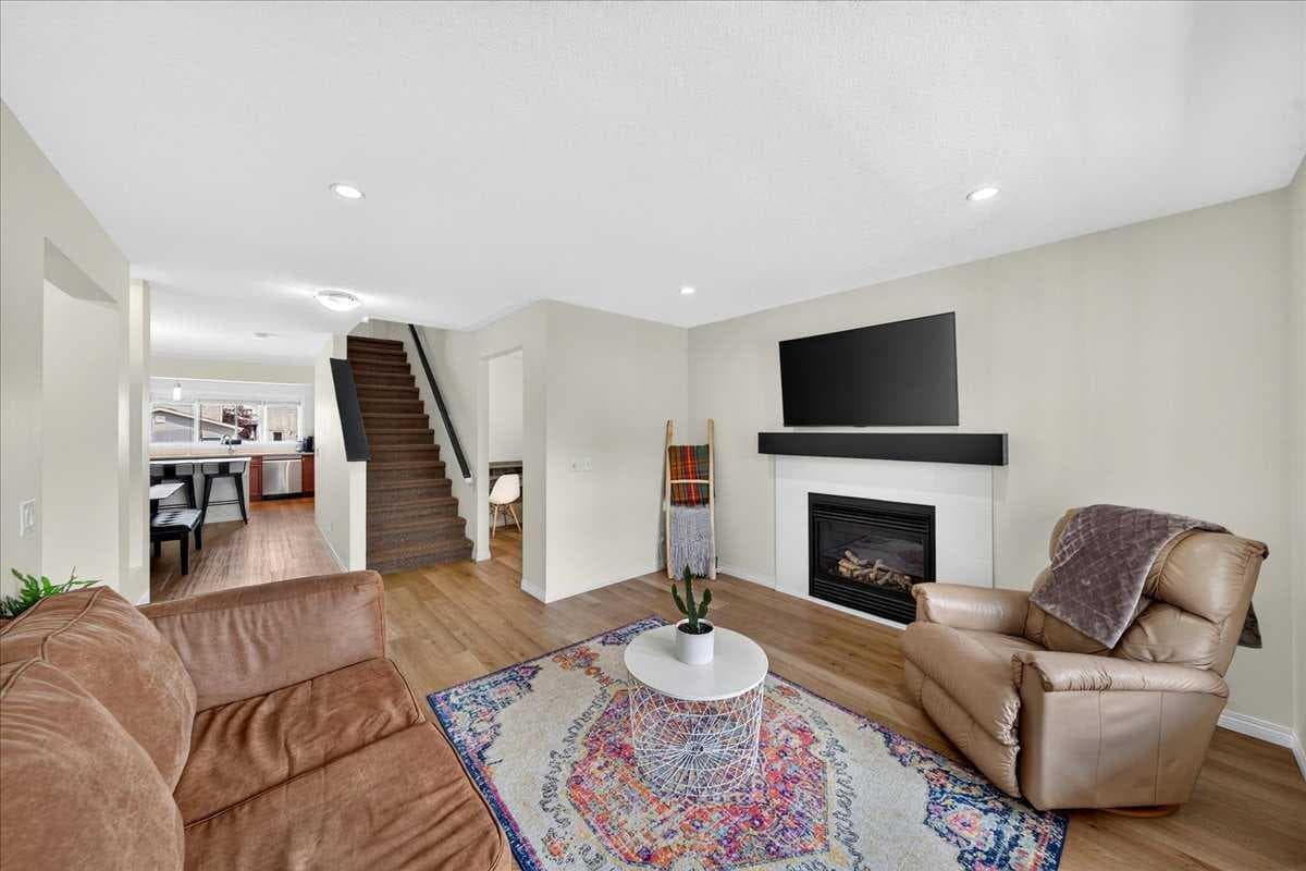 138 Copperpond Heights SE