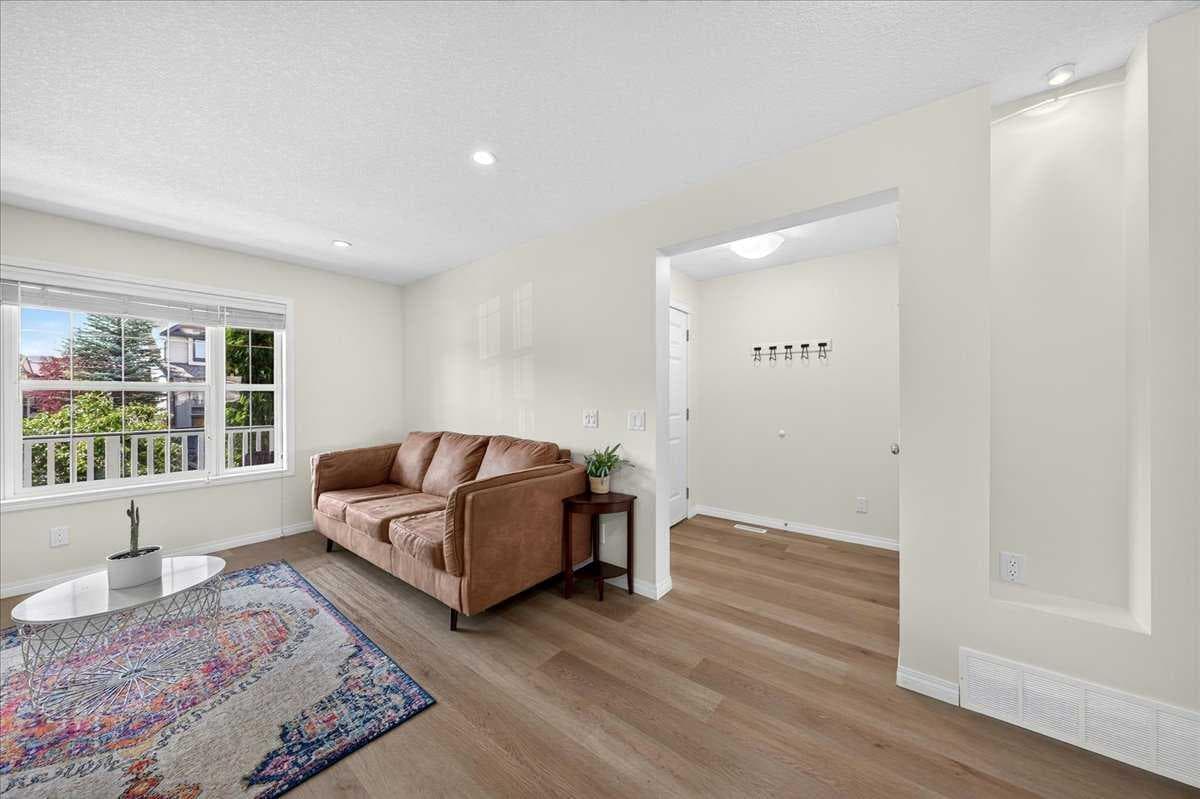 138 Copperpond Heights SE