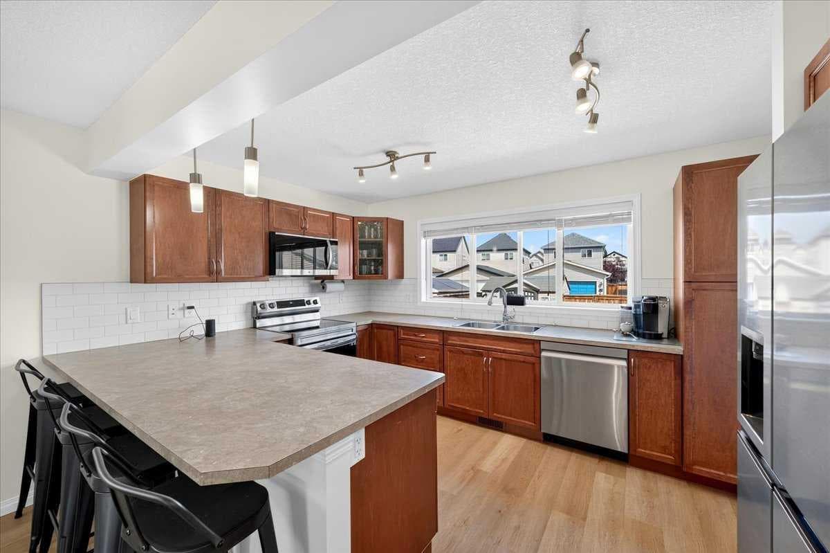 138 Copperpond Heights SE
