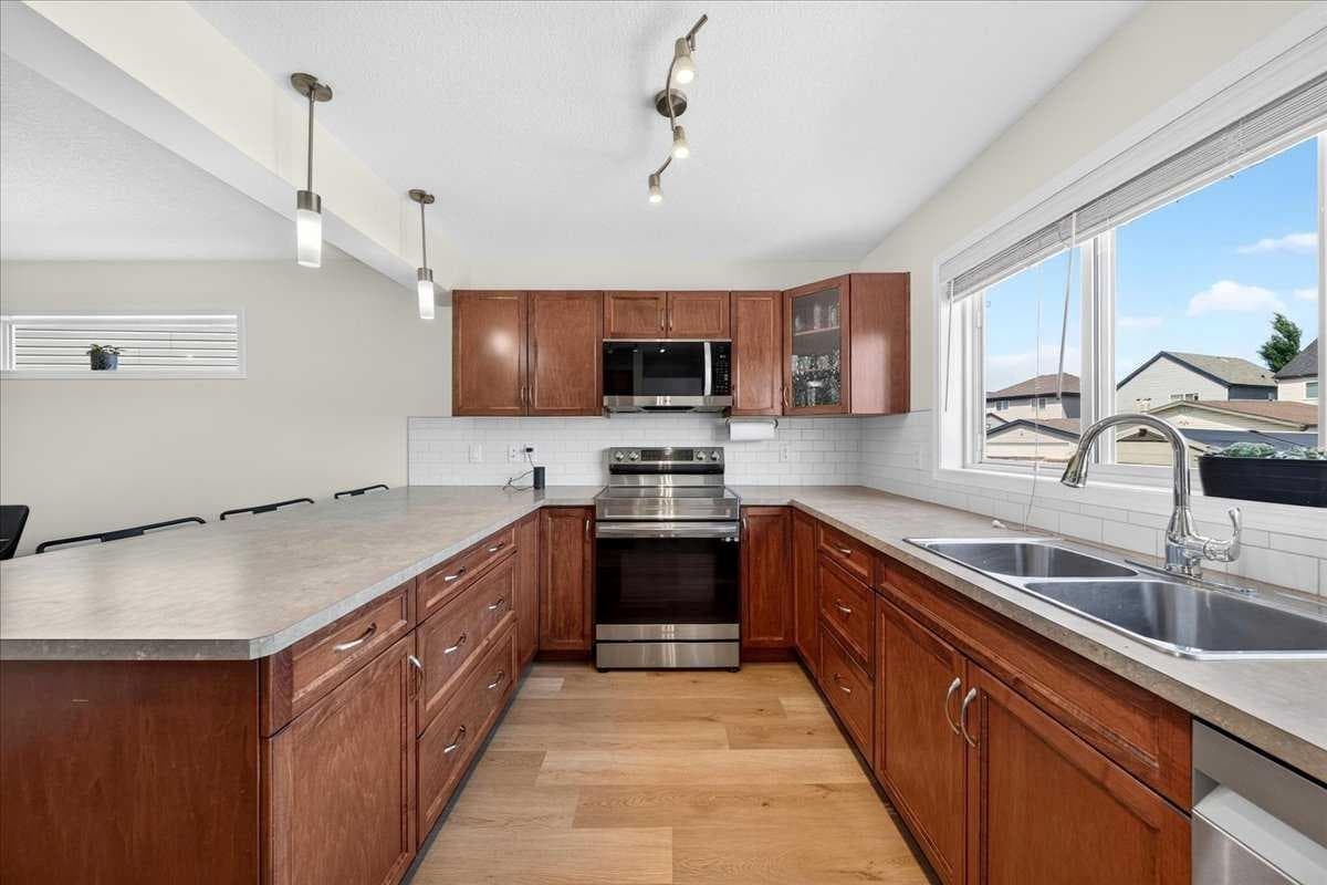 138 Copperpond Heights SE
