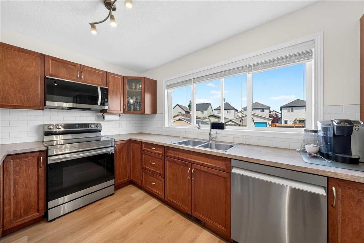 138 Copperpond Heights SE