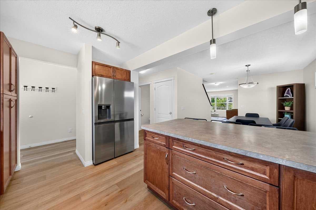 138 Copperpond Heights SE