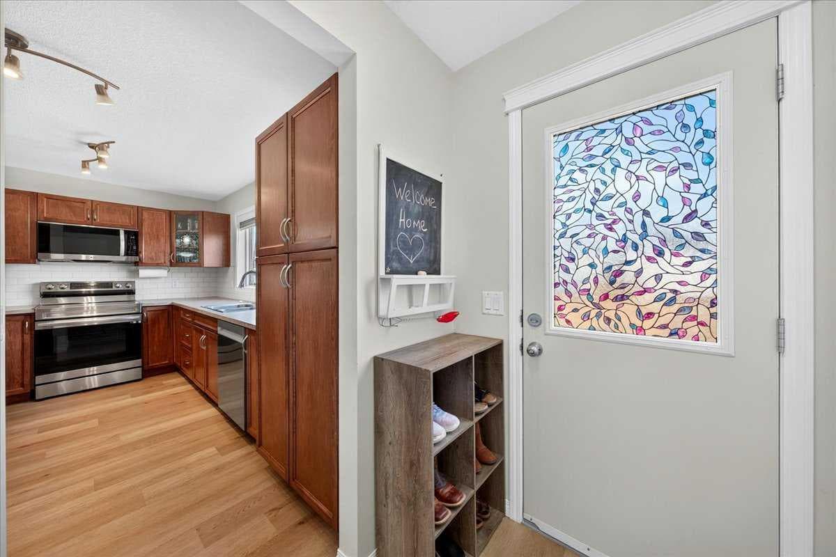 138 Copperpond Heights SE